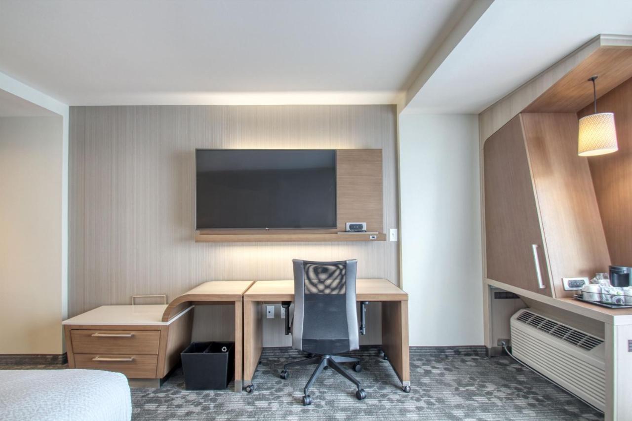 Отель Courtyard By Marriott Фарго Экстерьер фото