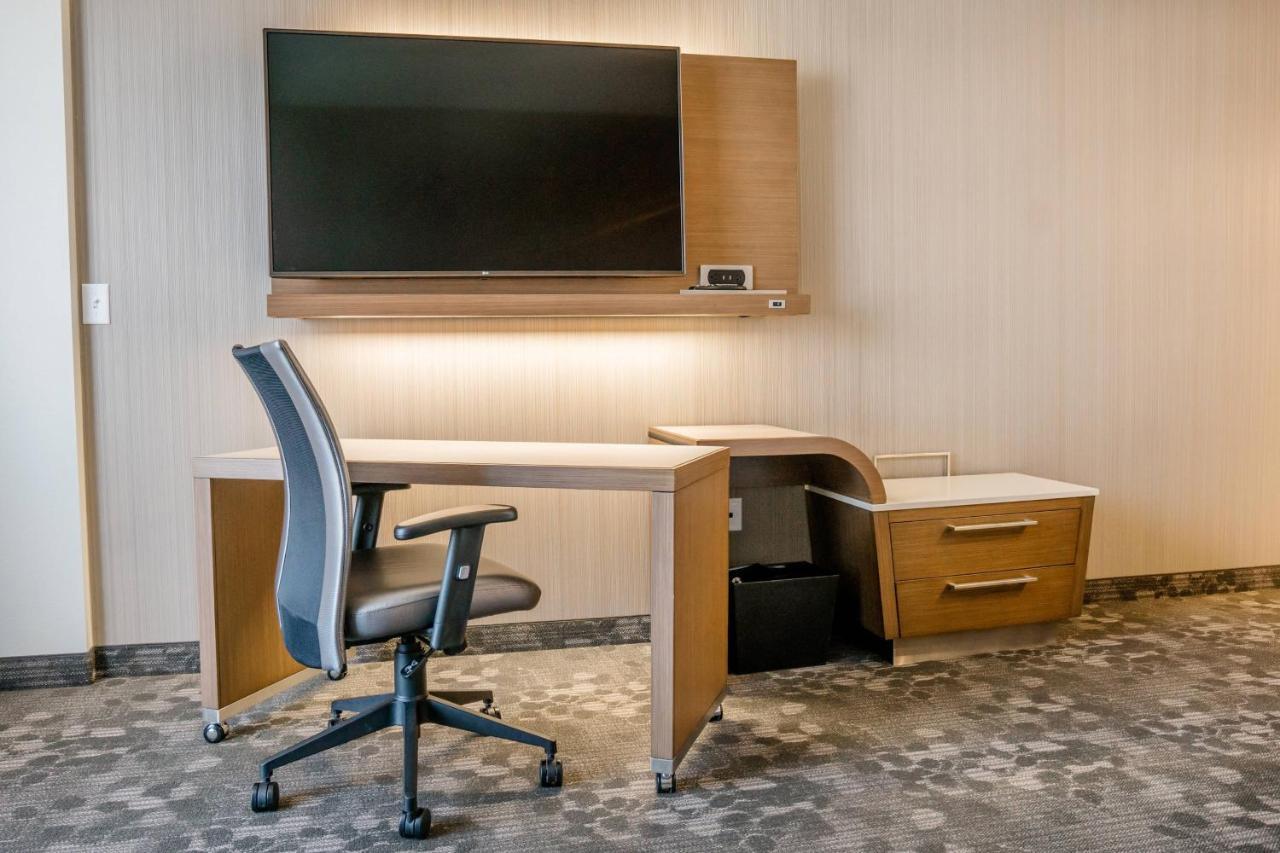 Отель Courtyard By Marriott Фарго Экстерьер фото