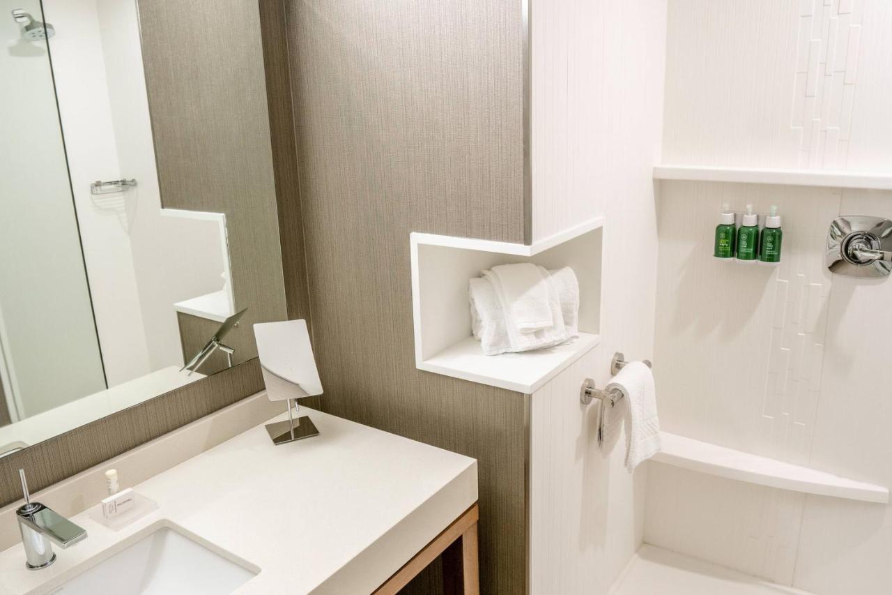 Отель Courtyard By Marriott Фарго Экстерьер фото