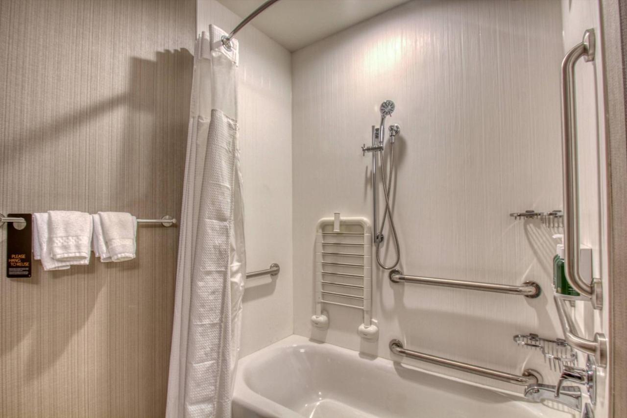 Отель Courtyard By Marriott Фарго Экстерьер фото