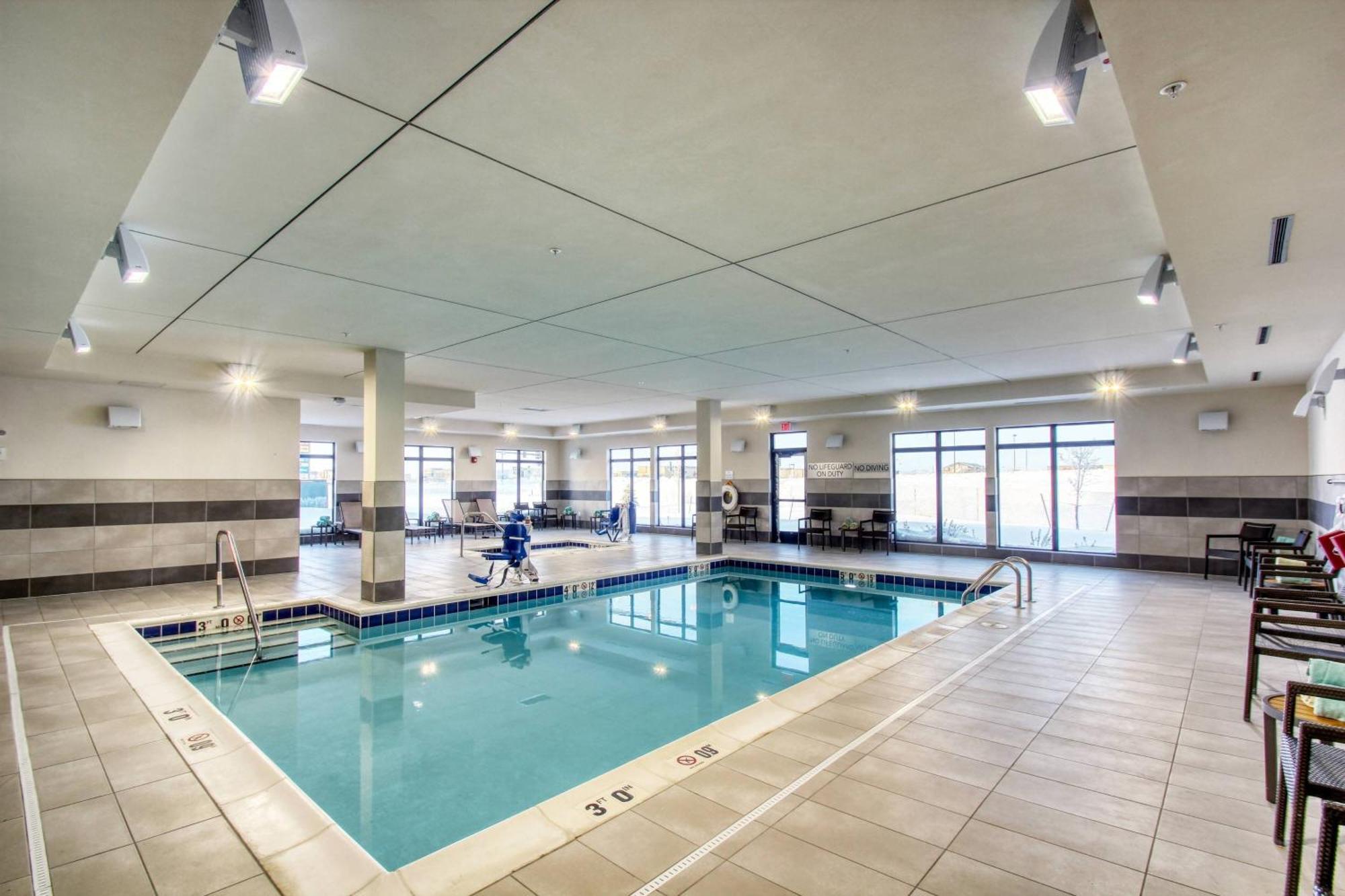 Отель Courtyard By Marriott Фарго Экстерьер фото