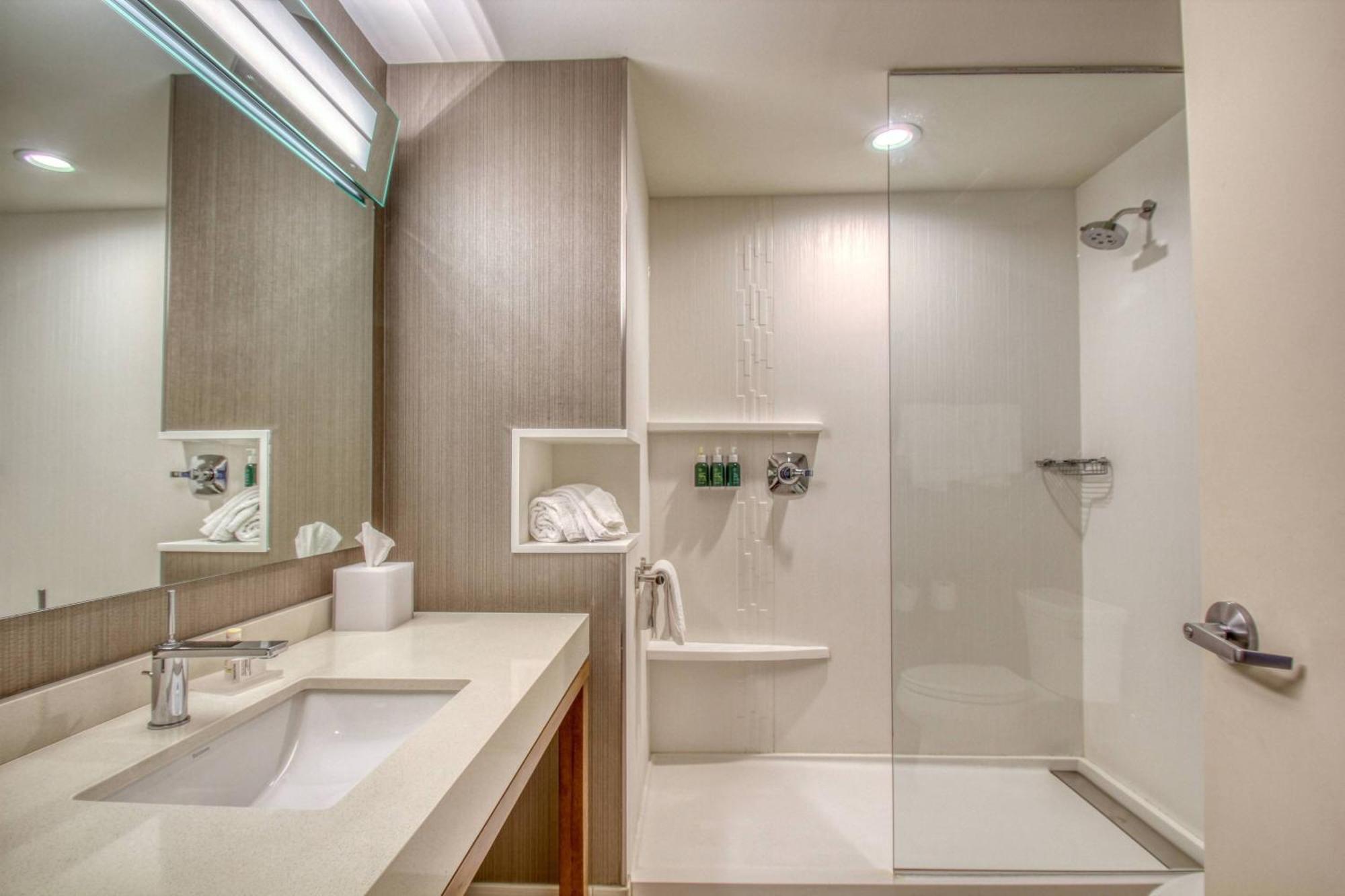 Отель Courtyard By Marriott Фарго Экстерьер фото