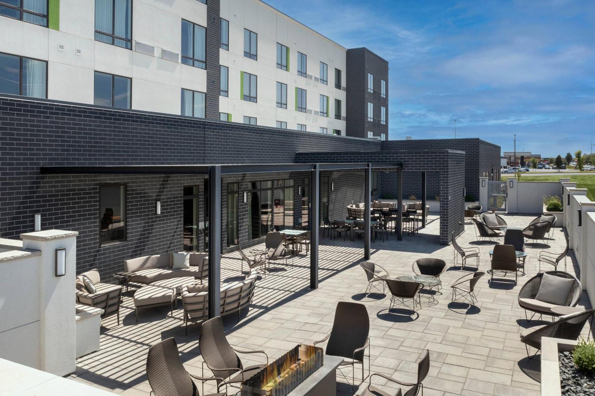 Отель Courtyard By Marriott Фарго Экстерьер фото