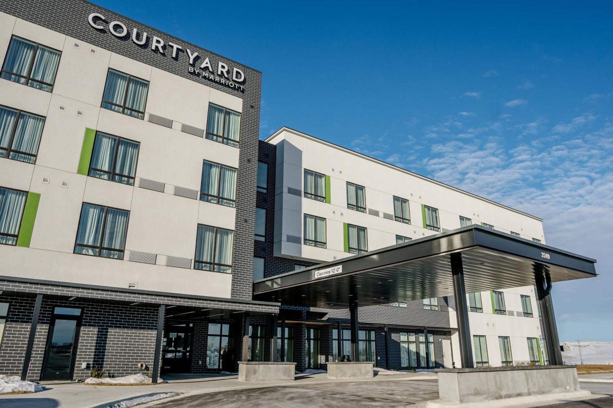 Отель Courtyard By Marriott Фарго Экстерьер фото